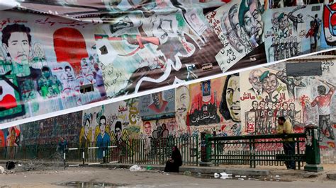 uprising graffiti wall near egypt s tahrir square torn down al arabiya english