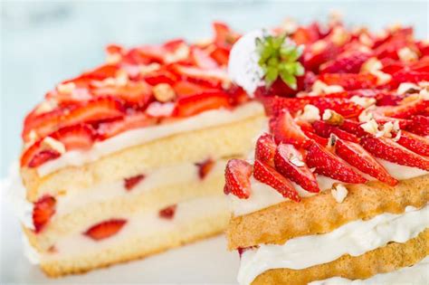 Check spelling or type a new query. Torta con crema di ricotta e fragole - Fidelity Cucina