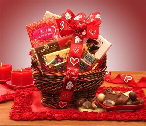 When looking for a fancy gift basket for valentine's day, nothing says pizzazz like a champagne & berries box ($80) from café lola, located in las vegas. Valentine Gift Baskets Ideas - InspirationSeek.com