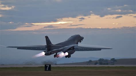 Us 320 Million Fully Loaded B 1 Lancer Surprises Everyone By Taking