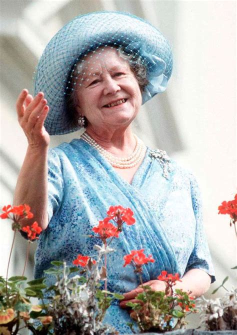 Queen elizabeth ii with her mother, queen elizabeth the queen mother visit the sandringham flower show on july 29, 1987 in sandringham, norfolk. Queen Mother shot rats at Buckingham Palace over fears ...