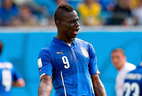 Latest on monza forward mario balotelli including news, stats, videos, highlights and more on espn. Mario Balotelli, le bouc émissaire