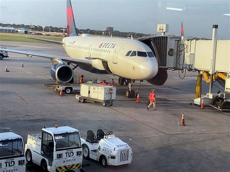 San Antonio Airport Worker Handed Boss A Suicide Note