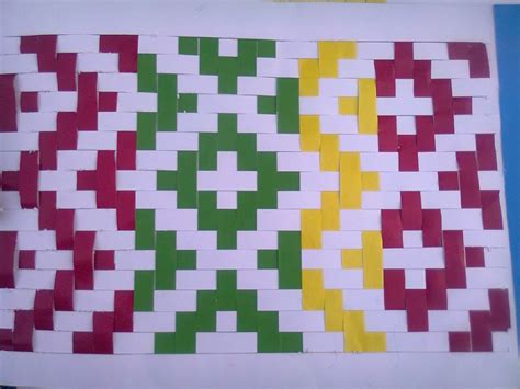 Membuat hiasan dari anyaman kertas. WaRna WaRni Pelangi: Anyaman three colours