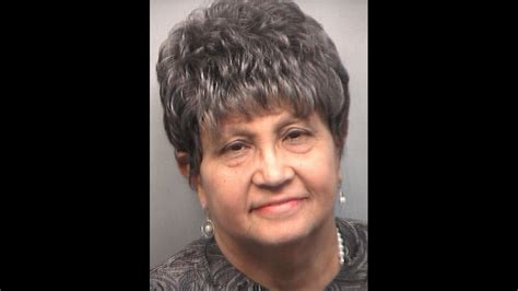 Ex Atlanta Schools Superintendent Reports To Jail In Cheating Scandal Cnn