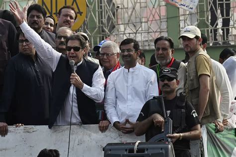 भारत जश्न मना रहा था पाकिस्तान के पूर्व पीएम इमरान खान ने लिया यू