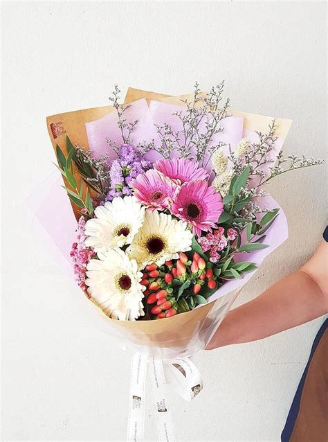 Because flowers for bouquet also give you the scent to portray welcome. Top 10 Most Popular Flowers in Singapore | 24 Hrs City ...