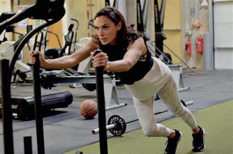 Gal Gadot Fitness 5 Sexiest Gym Pants Ever Worn By Gal Gadot Iwmbuzz Wonder Woman Actress