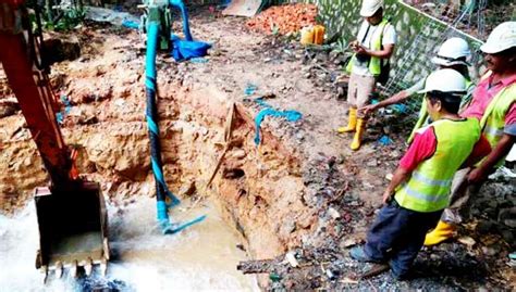 Hopefully the disruption would be for a much shorter time because it would be hard to practice good personal hygiene when access to water is nada. Major pipe burst affects water supply across KL, PJ | Free ...