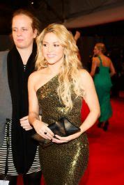 Born 2 february 1977) is a colombian singer and songwriter. Shakira Steckbrief, Bilder, Alben & Fakten
