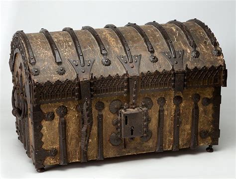 Cofre español S. XV - Ansorena | Medieval furniture, Casket, Old trunks