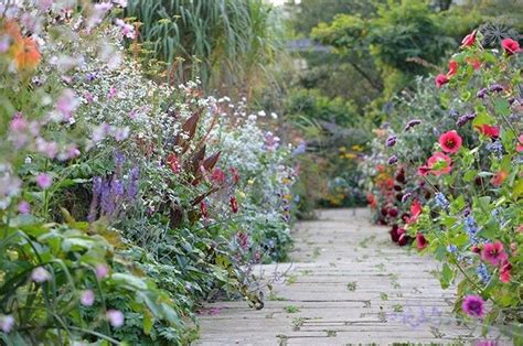 10 Ideas To Steal From English Cottage Gardens Gardenista Cottage