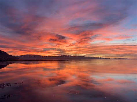 Sunset Over The Great Salt Lake In Utah Oc Utah Lakes Sunset