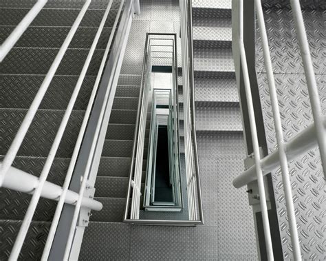 The Advantages Of An Aluminium Staircase