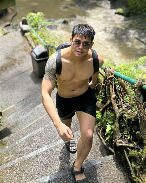 Mrvvip On Twitter Leo Consul Shirtless With Nature Selebwatch