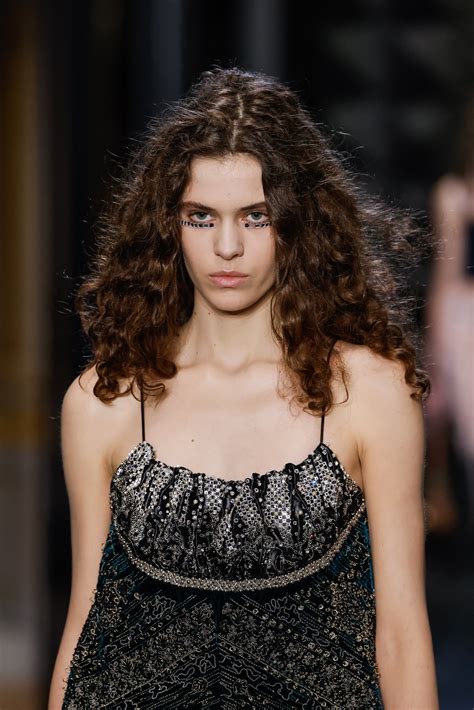 Paris Fashion Week 12 Hair And Makeup Trends Well All Be Wearing Next