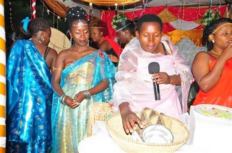 Anne kansiime is a multiple award winning talented comedian, musician, entertainer, actress and philanthropist, and is a lover of creating amazing african content. Twende Harusini: ANNE KANSIIME REAL TRADITIONAL WEDDING IN ...