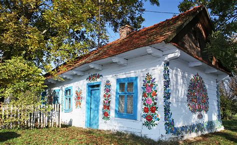 Polish Village Heals Post Wwii Blues With Hand Painted Homes Zalipie
