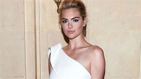 kate upton s wedding dress see her gown as she married justin verlander hollywood life