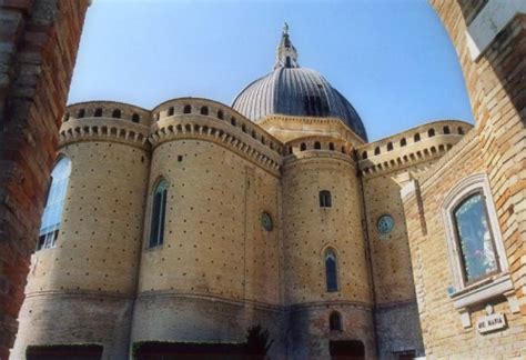 Ancona Chiesa Di Loreto Vista Da Dietro