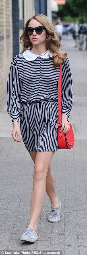 Suki Waterhouse Flashes Her Legs During London Trip Daily Mail Online