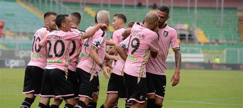 Bellissime, splendide, inarrivabili, almeno per noi, concepite e donate da un sostenitore verderosanero. Palermo calcio, annunciata la cessione: nessuna notizia ...