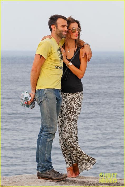 alessandra ambrosio and jamie mazur share a kiss during romantic bondi beach date photo 3209038