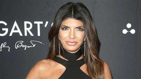 Teresa Giudice Still Married Not Paying Attention To Guys Hitting On