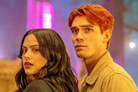 Normal business hours will resume monday, july 5, at 11 a.m. "Riverdale" - Temporada 4 Capítulo 13: The Ides of March ...
