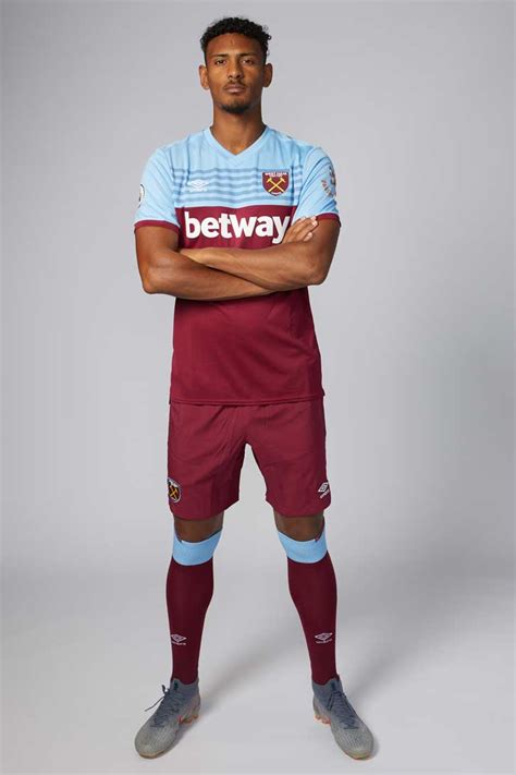 In Pictures Sebastien Haller Signs For The Hammers West Ham United Fc