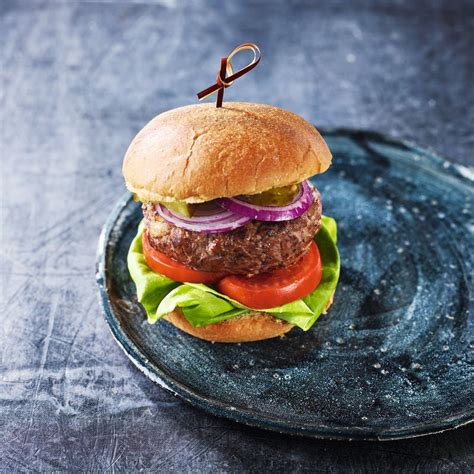 Classic Beef Burger With Chilli Chips Healthy Recipe Ww Uk