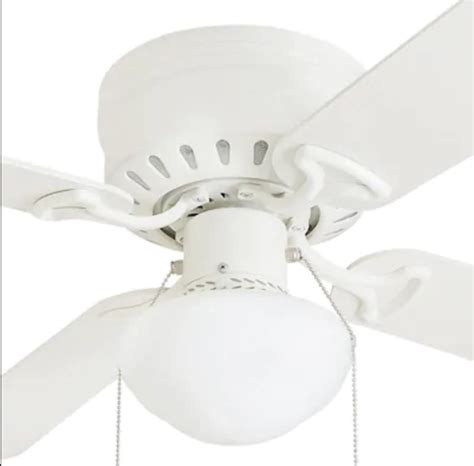 This harbor breeze ceiling fan is a white ceiling fan from the classic assortment. Harbor Breeze 42 in WHITE Flush Mount Indoor Ceiling Fan ...