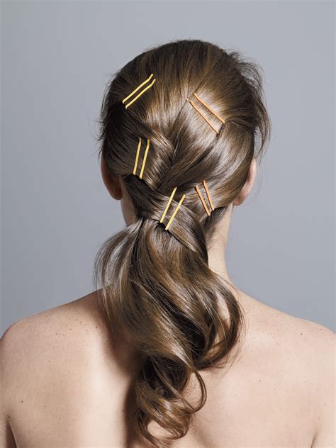 25 Awesome Hairstyles With Hair Pins To Add To Your Pocket
