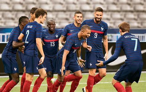Pariez et regardez en direct le top du foot! Les nouveaux maillots de l'équipe de France 2020-2022 ...