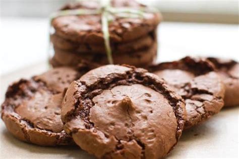 Recipe courtesy of anne burrell. Austrian Meringue Cookies / Chocolate Swirled Meringues ...