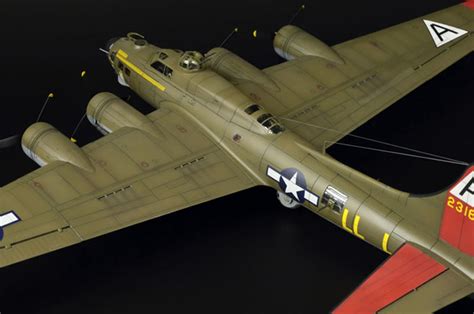 Revells 172 Scale B 17g Flying Fortress By Alan Price
