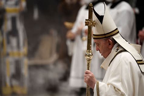 El Papa Francisco Celebra Una Santa Misa Durante La Misa De Nochebuena
