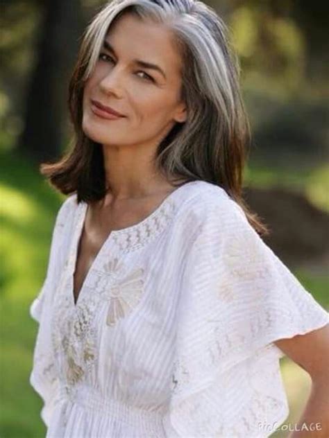 Pin By Deri Terry On Beleza Transition To Gray Hair Gray Hair