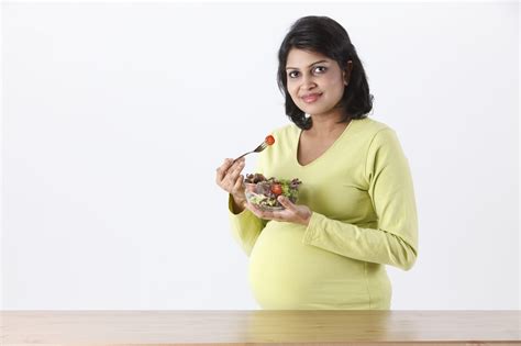 Indian Pregnant Woman Eating Papaya Sitaram Bhartia Institute Of