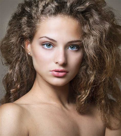 Shampoos contain chemicals that strip your hair and scalp of their natural indeed, there are times when your curly hair starts to become frizzy or rigid. 14 Natural Remedies For Frizzy Hair
