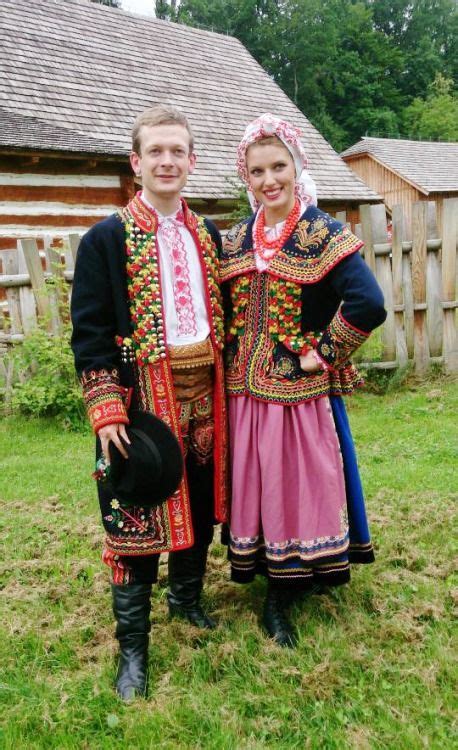 regional costumes of lachy sądeckie poland polish clothing costumes around the world art