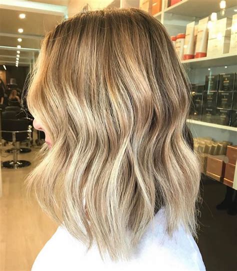 With some random waves, it is ideal to create a carefree and relaxed holiday style. 10 Everyday Medium Hairstyles for Thick Hair 2020: Easy ...
