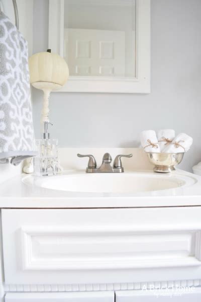 Small Powder Room Ideas Using White And Grey Marly Dice