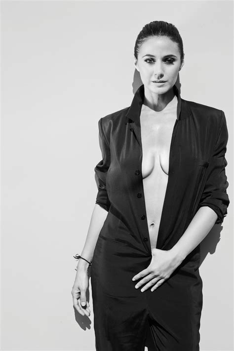 Braless Photos Of Emmanuelle Chriqui The Fappening News