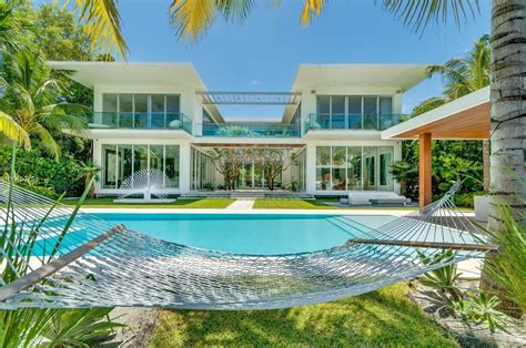 3 Increibles Mansiones Frente Al Mar En Miami Beach Mansiones Miami