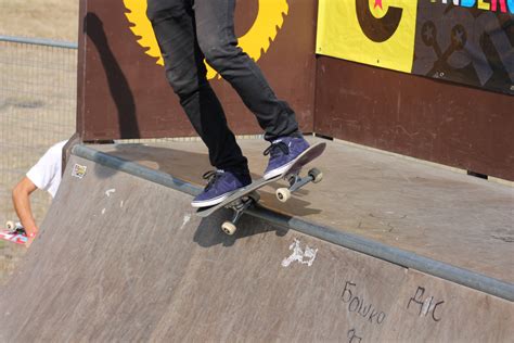 Gambar Outdoor Orang Orang Orang Naik Jalan Skateboard Skate