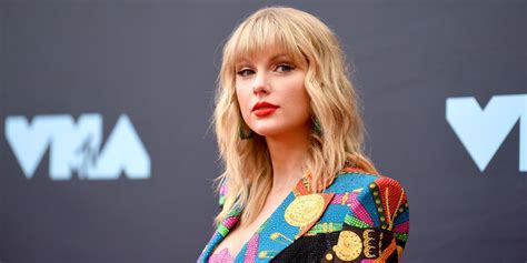 Taylor Swift Speaks Out Against Big Machine Records Releasing Album Of