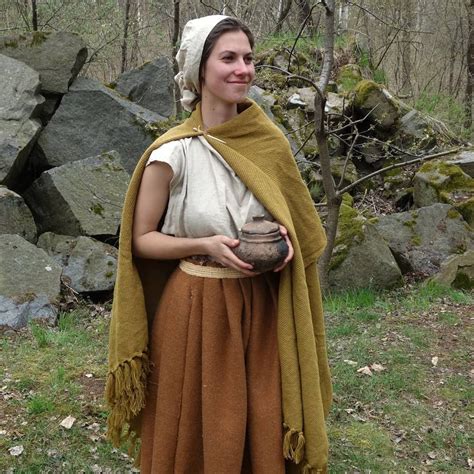 Bronze Age Clothing Women