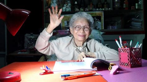 Thai Granny Completes University Degree At 91 Bbc News