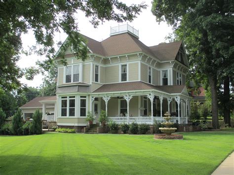 Pin By James Breitenbach On ♥alabama♥ Victorian Homes Historic Homes